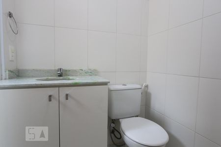 banheiro de casa de condomínio à venda com 3 quartos, 145m² em Jardim Monte Kemel, São Paulo