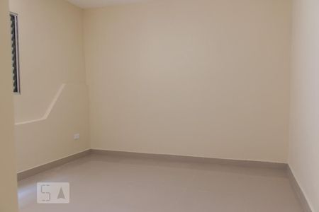 Quarto 2 de casa para alugar com 2 quartos, 60m² em Vila Firmiano Pinto, São Paulo