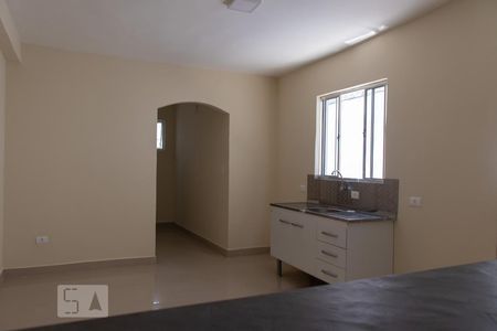 Cozinha de casa para alugar com 2 quartos, 60m² em Vila Firmiano Pinto, São Paulo