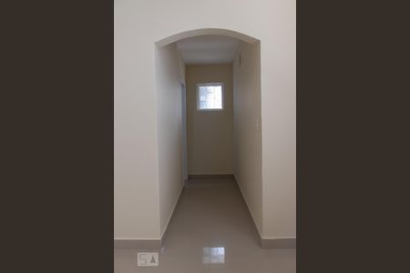 Corredor de casa para alugar com 2 quartos, 60m² em Vila Firmiano Pinto, São Paulo