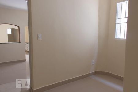 Quarto 1 de casa para alugar com 2 quartos, 60m² em Vila Firmiano Pinto, São Paulo