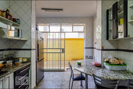 Cozinha de casa à venda com 8 quartos, 458m² em Sagrada Família, Belo Horizonte