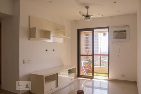 Sala de apartamento para alugar com 2 quartos, 69m² em Barra da Tijuca, Rio de Janeiro