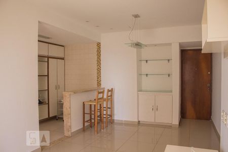 Sala de apartamento para alugar com 2 quartos, 69m² em Barra da Tijuca, Rio de Janeiro