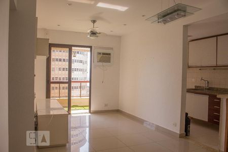 Sala de apartamento para alugar com 2 quartos, 69m² em Barra da Tijuca, Rio de Janeiro