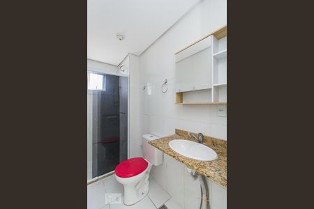 banheiro de apartamento para alugar com 2 quartos, 54m² em Marechal Rondon, Canoas