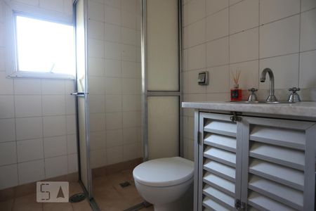 Banheiro de kitnet/studio para alugar com 1 quarto, 29m² em Bela Vista, São Paulo