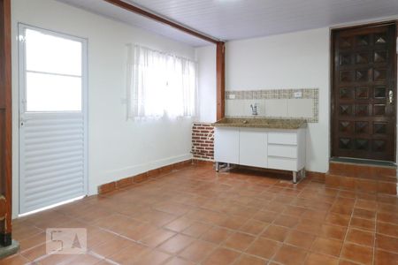 Sala - cozinha de casa para alugar com 2 quartos, 68m² em Vila Nivi, São Paulo