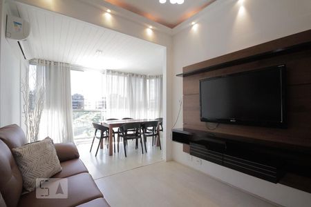 Sala de apartamento para alugar com 2 quartos, 68m² em Barra da Tijuca, Rio de Janeiro