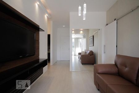 Sala de apartamento para alugar com 2 quartos, 68m² em Barra da Tijuca, Rio de Janeiro