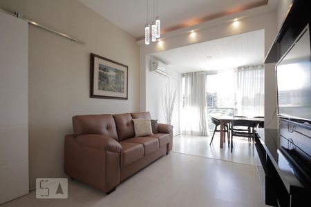 Sala de apartamento para alugar com 2 quartos, 68m² em Barra da Tijuca, Rio de Janeiro