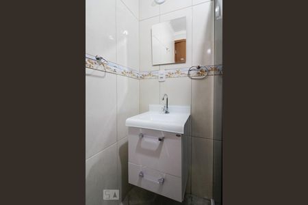 Banheiro de apartamento para alugar com 2 quartos, 50m² em Padroeira, Osasco