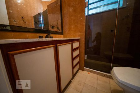 Banheiro de apartamento para alugar com 2 quartos, 75m² em Icaraí, Niterói