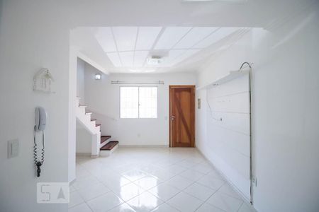 Sala de casa de condomínio à venda com 2 quartos, 63m² em Vila Homero Thon, Santo André