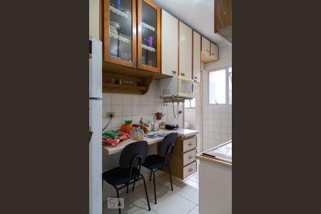 Cozinha de apartamento para alugar com 2 quartos, 69m² em Vila Gumercindo, São Paulo