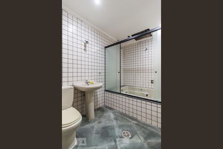 Banheiro 1 de casa à venda com 4 quartos, 240m² em Vila Anglo Brasileira, São Paulo