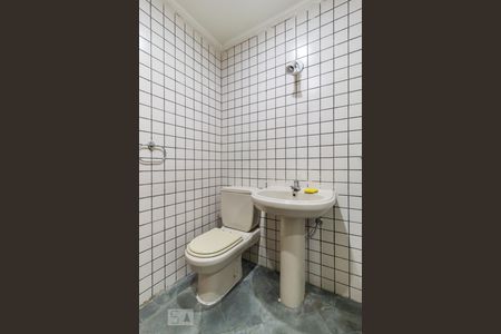 Banheiro 1 de casa à venda com 4 quartos, 240m² em Vila Anglo Brasileira, São Paulo