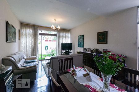 Casa à venda com 150m², 3 quartos e 4 vagasSala