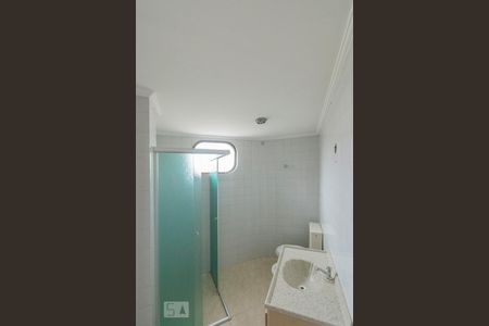 Banheiro de apartamento para alugar com 2 quartos, 68m² em Umuarama, Osasco