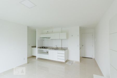 Sala/Cozinha de apartamento para alugar com 1 quarto, 40m² em Taquara, Rio de Janeiro