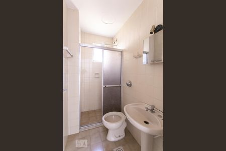 Banheiro de apartamento para alugar com 1 quarto, 66m² em Medianeira, Porto Alegre