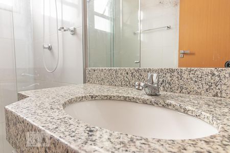 Banheiro de apartamento à venda com 3 quartos, 82m² em Nova Floresta, Belo Horizonte