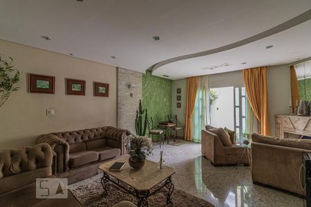 Casa à venda com 220m², 3 quartos e 2 vagasSala