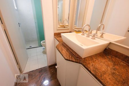 Banheiro  de apartamento para alugar com 2 quartos, 56m² em Jardim Vila Mariana, São Paulo