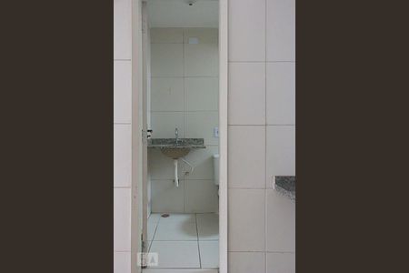 Banheiro de kitnet/studio para alugar com 1 quarto, 42m² em Vila São Francisco, São Paulo