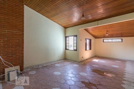 Casa à venda com 220m², 4 quartos e 5 vagas Casa à venda com 220m², 4 quartos e 5 vagasSótão