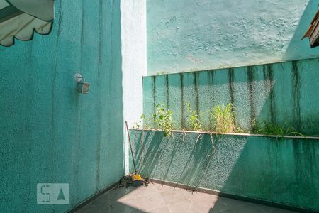 Casa à venda com 220m², 4 quartos e 5 vagas Casa à venda com 220m², 4 quartos e 5 vagasQuintal