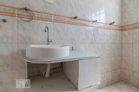 Casa à venda com 220m², 4 quartos e 5 vagas Casa à venda com 220m², 4 quartos e 5 vagasBanheiro da Suite