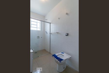 Banheiro de casa para alugar com 3 quartos, 110m² em Parque Colonial, São Paulo