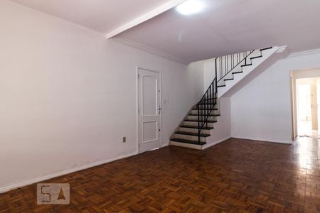 Casa para alugar com 110m², 3 quartos e 2 vagasSala