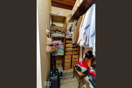 Closet quarto suíte 1 de casa à venda com 3 quartos, 159m² em Jardim Zaira, Guarulhos