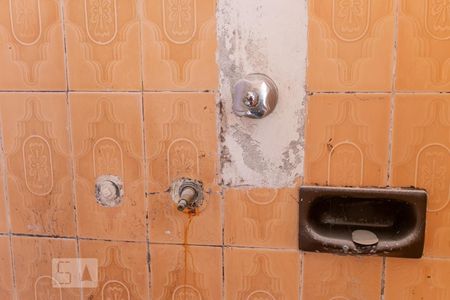 Detalhe banheiro de apartamento à venda com 3 quartos, 100m² em Azenha, Porto Alegre