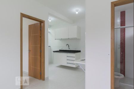 Cozinha e Área de Serviço de casa de condomínio para alugar com 1 quarto, 32m² em Vila Brasílio Machado, São Paulo