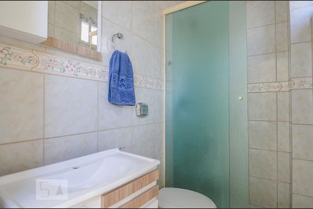 Banheiro de apartamento à venda com 1 quarto, 40m² em Santo Antônio, Porto Alegre