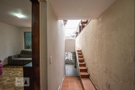 Casa à venda com 180m², 4 quartos e 2 vagasGaragem, Sala e escada para terraço