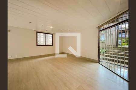 Casa à venda com 5 quartos, 425m² em Belvedere, Belo Horizonte