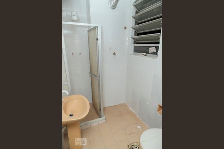 Banheiro de apartamento para alugar com 1 quarto, 60m² em Todos Os Santos, Rio de Janeiro