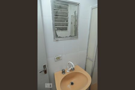 Banheiro de apartamento para alugar com 1 quarto, 60m² em Todos Os Santos, Rio de Janeiro