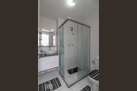 Banheiro de apartamento à venda com 2 quartos, 49m² em Protásio Alves, Porto Alegre