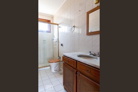 Banheiro da Suíte de apartamento para alugar com 4 quartos, 250m² em Jardim Lindóia, Porto Alegre