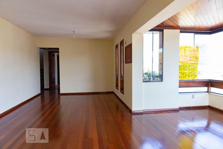 Sala de apartamento para alugar com 4 quartos, 250m² em Jardim Lindóia, Porto Alegre