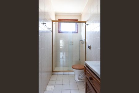 Banheiro da Suíte de apartamento para alugar com 2 quartos, 250m² em Jardim Lindóia, Porto Alegre