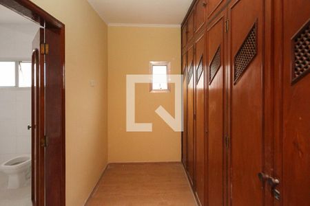 Casa à venda com 270m², 4 quartos e 4 vagas Casa à venda com 270m², 4 quartos e 4 vagasCloset