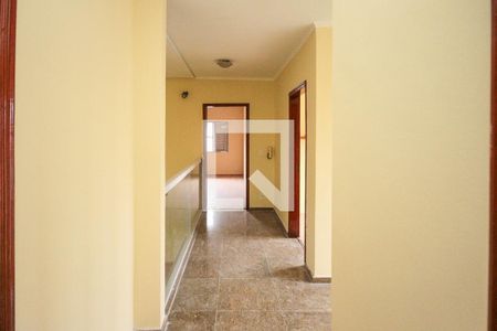 Casa à venda com 270m², 4 quartos e 4 vagas Casa à venda com 270m², 4 quartos e 4 vagasCorredor