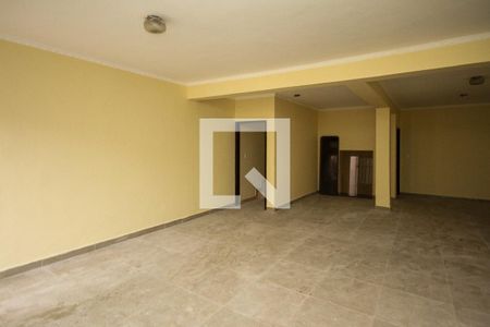 Casa à venda com 270m², 4 quartos e 4 vagas Casa à venda com 270m², 4 quartos e 4 vagasGaragem