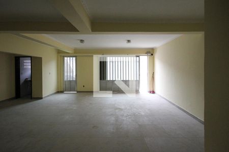 Casa à venda com 270m², 4 quartos e 4 vagas Casa à venda com 270m², 4 quartos e 4 vagasGaragem